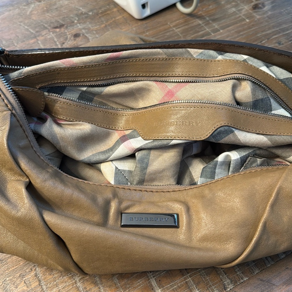 Burberry tote bag good condition, dirty spots inside